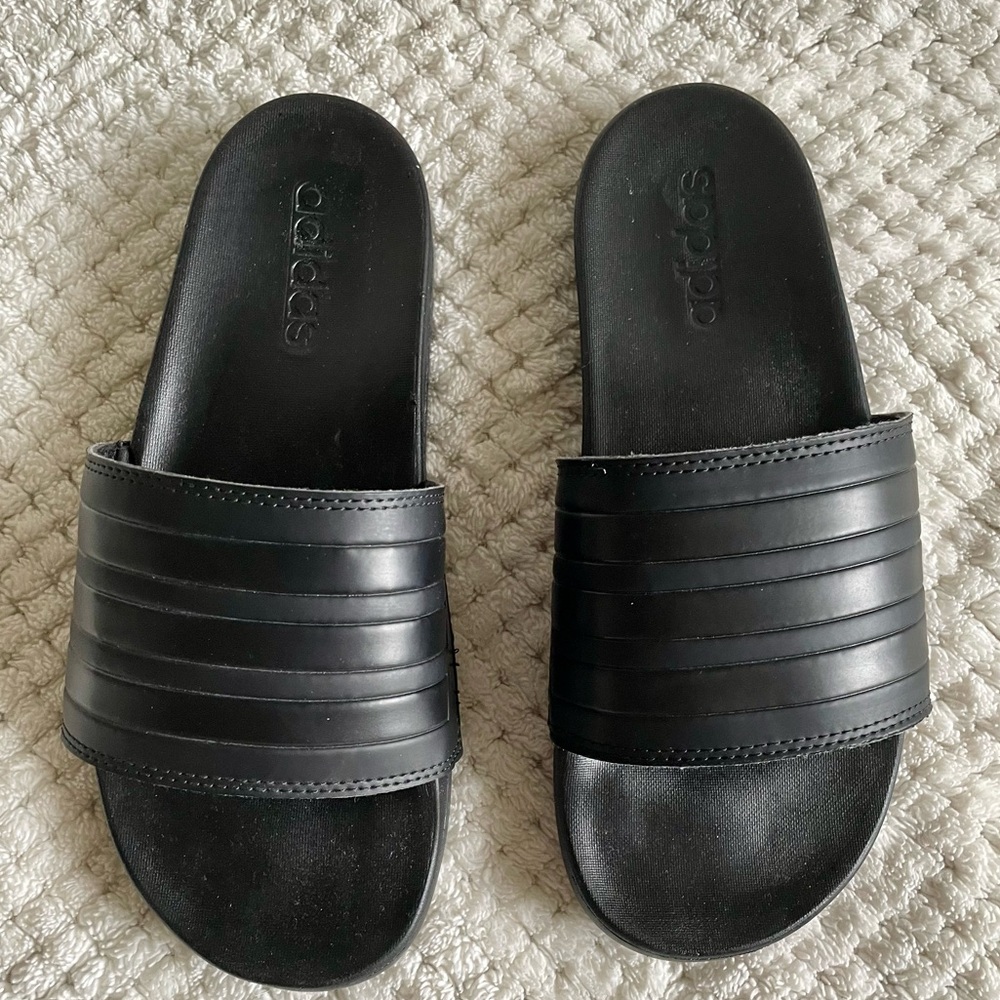 Adidas adilette black slides size 7